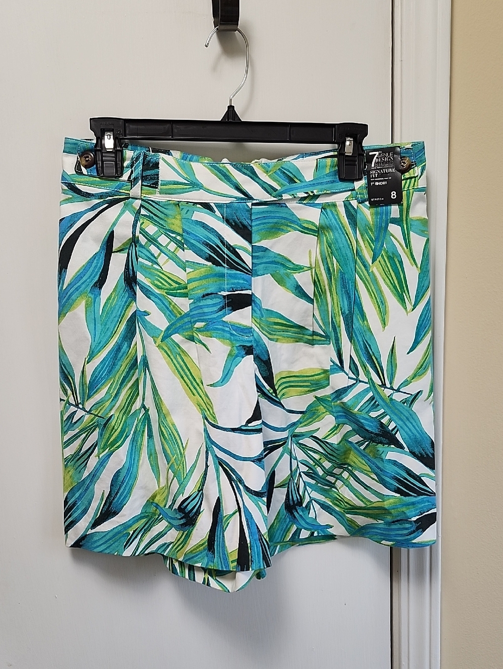 New York & Company Green and Blue Tropical Leaf Print Women’s Shorts